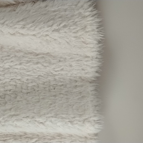 XXI White Faux Fur Mob Wife Statement Jacket - Picture 11 of 16